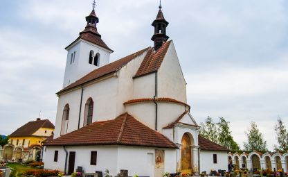 Kostel sv. Petra a Pavla v Albrechticích