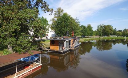 Kavárna na vodě - VLNNA