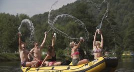 Úsek Vltavy od Vyššího Brodu patří u vodáků mezi…