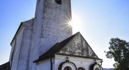 Kostel sv. Petra a Pavla v Albrechticích nad Vltavou vznikl…
