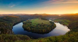 Solenická podkova hraje všemi barvami 💧
📷 © CzechTourism…