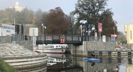 Mlhavá rána v přístavu v Hluboké nad Vltavou mají…