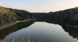 Víte, že při proplouvání z Orlíku na Slapy lodí můžete hráz…