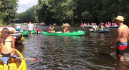 Zdravíme z vodní hladiny! 🚣♀️ Máme tu malý průzkum vodáků…