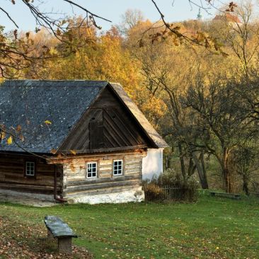 Znáte skanzen Vysoký Chlumec? 😊
Skanzen uchovává cenné památky venkovské architektury, které dokládají vývoj lidového…