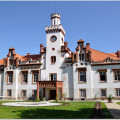 Novogotický zámek obklopený exotickým parkem. 🌳🌷

Zámek Dub se nachází ve stejnojmenné obci Dub 10 km od Prachatic. 🏙…