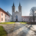Klášter mimořádné hodnoty. 🙌

Milevský klášter je vskutku unikátní památkou. V České republice se řadí mezi nejcennější…
