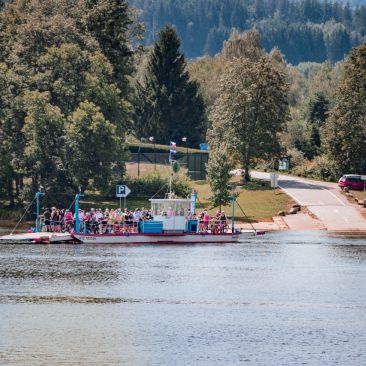 🌊🚴♂️🚶♀️🚗 Objevujte Lipno z jiné perspektivy! Ať už jste nadšení cyklisté, milovníci pěší turistiky, nebo si užíváte…