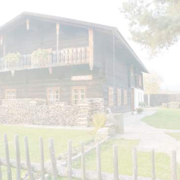 Památné roubenky po alpských horalech. 🏔️
Město Volary kdysi obývala komunita alpských horalů, kteří byli známí…